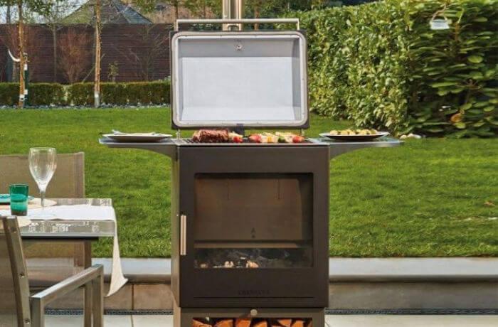 Outdoor Oven Guide: Should You Buy a Pizza Oven or a BBQ?