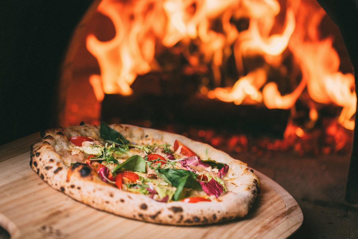 Wood Fired Pizza Perfection: Tips and Tricks for Homemade Success ...