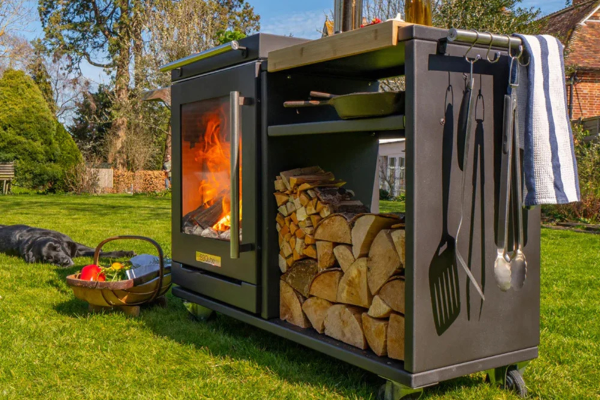 Outdoor Hosting Checklist: What Do You Need for a Garden Gathering?